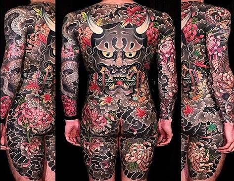 estigma de llevar tatuajes en Japón asociado con la yakuza