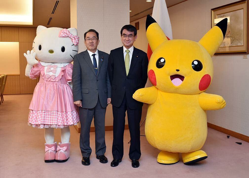 Hello Kitty y la cultura kawaii Pikachu