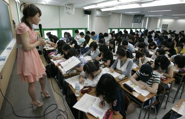 Estudiantes en una escuela intensiva.