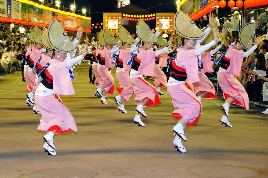Bailarinas festival de danza Awa Matsuri