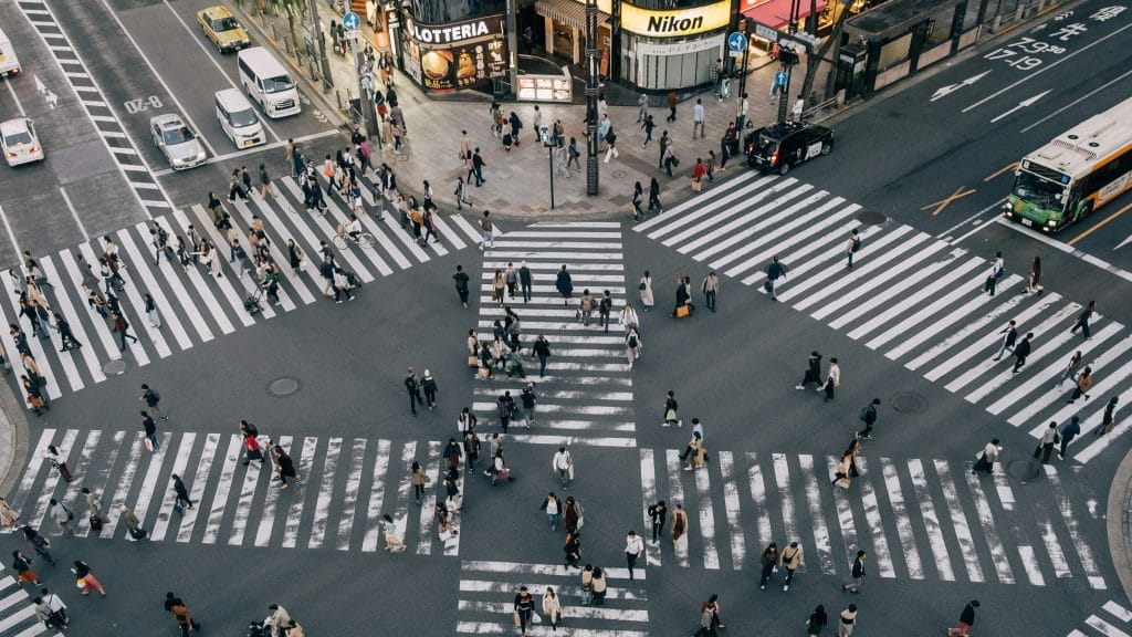 por qué los japoneses no engordan
obesidad en japón
caminando en shibuya