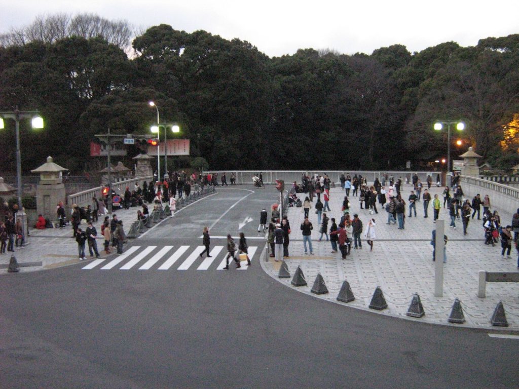 El icónico puente Jinguubashi