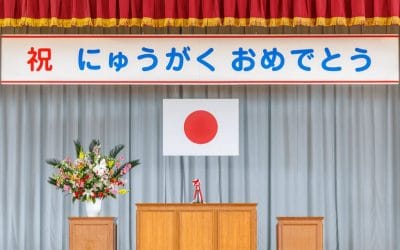 El inicio de clases en Chile y en Japón: contraste cultural